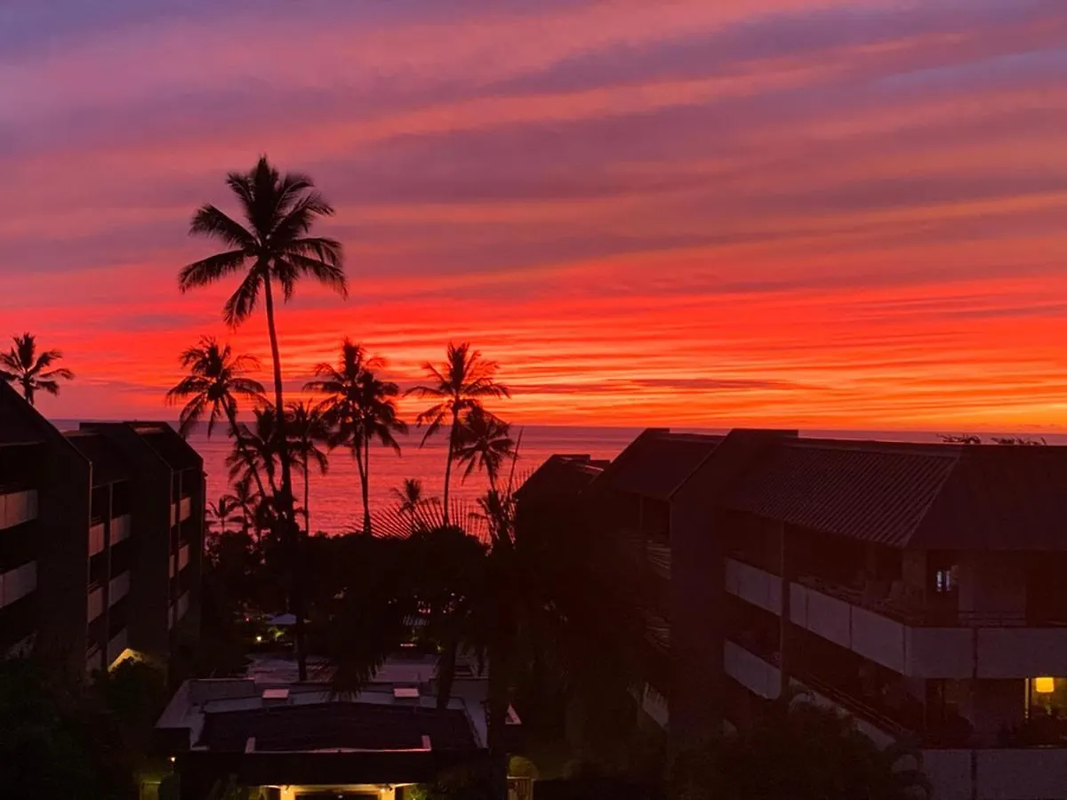 Kona Magic Ali'I - Top Floor Views, Pool, Beach, Sunsets Kailua-Kona